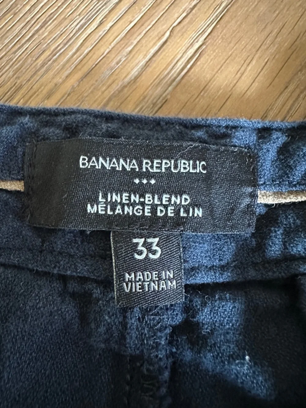 Banana Republic details features